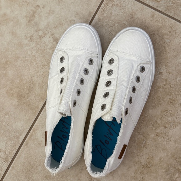 Blowfish White Casual Slip-On Sneakers - Picture 1 of 5